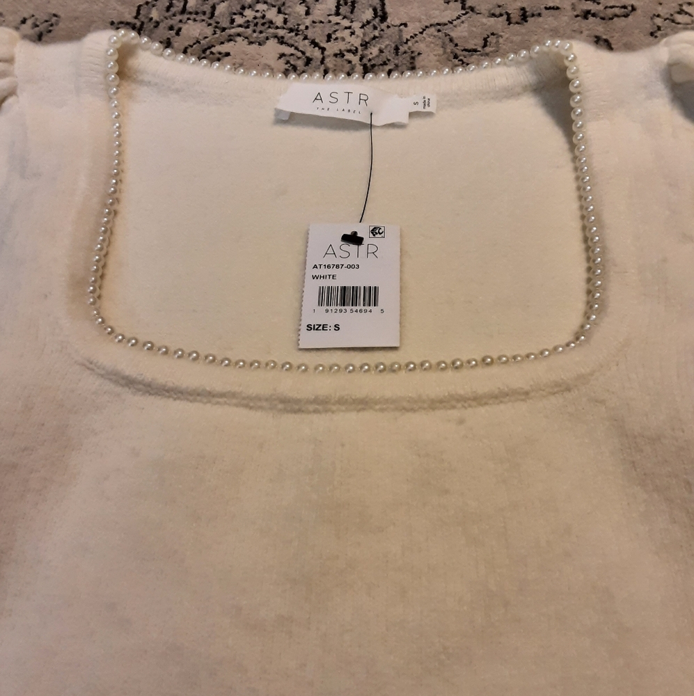 Astr Cream Puff Sleeve Sweater - Picture 4 of 5